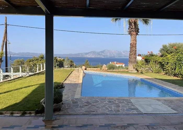 Hébergement de vacances Spacious, Shiny, Seaview Villa, In Theologos *